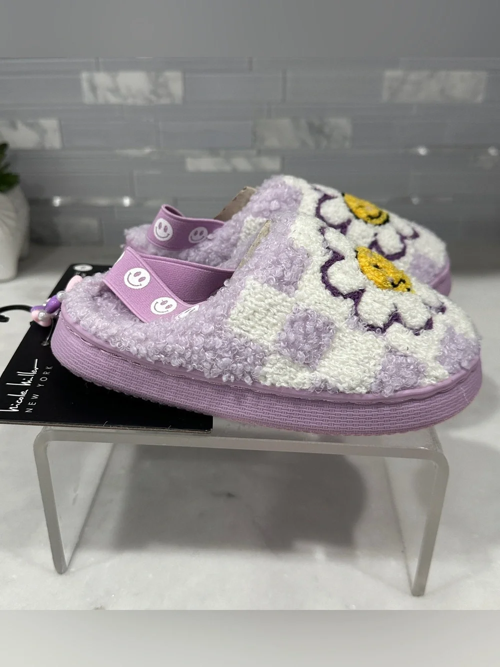 Nicole Miller Kids' Lavender Smiley Daisy Slip-On Slippers & Bracelet Set